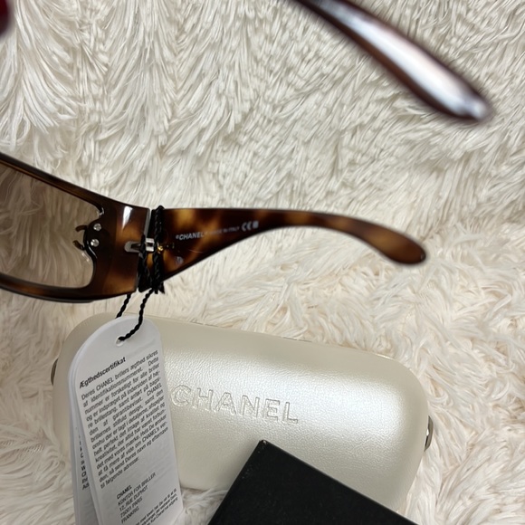 ❤️NWT❤️ Chanel sunglasses, new and never  worn - Picture 7 of 9